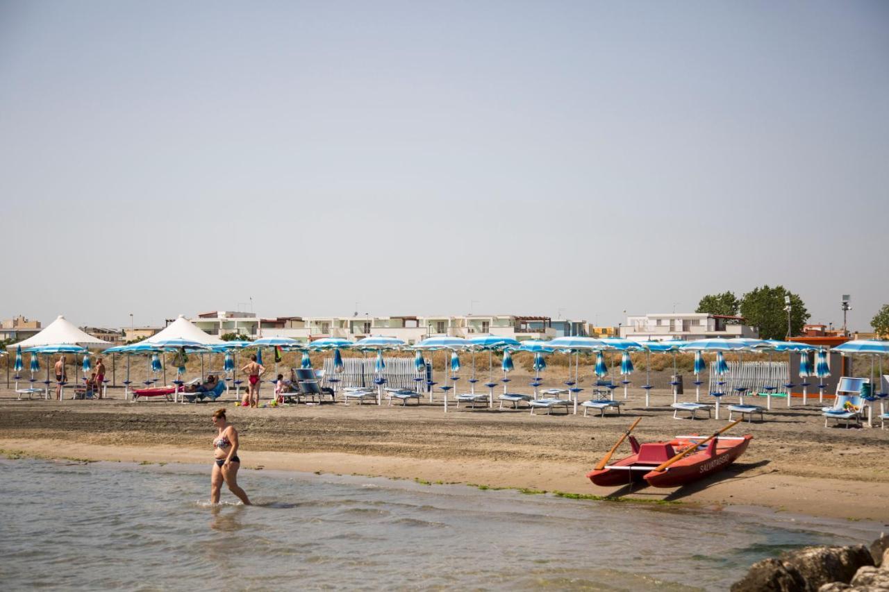 Villaggio Albergo Cervo Zapponeta Bagian luar foto