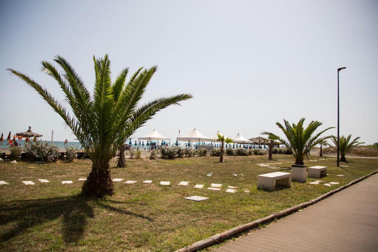 Villaggio Albergo Cervo Zapponeta Bagian luar foto