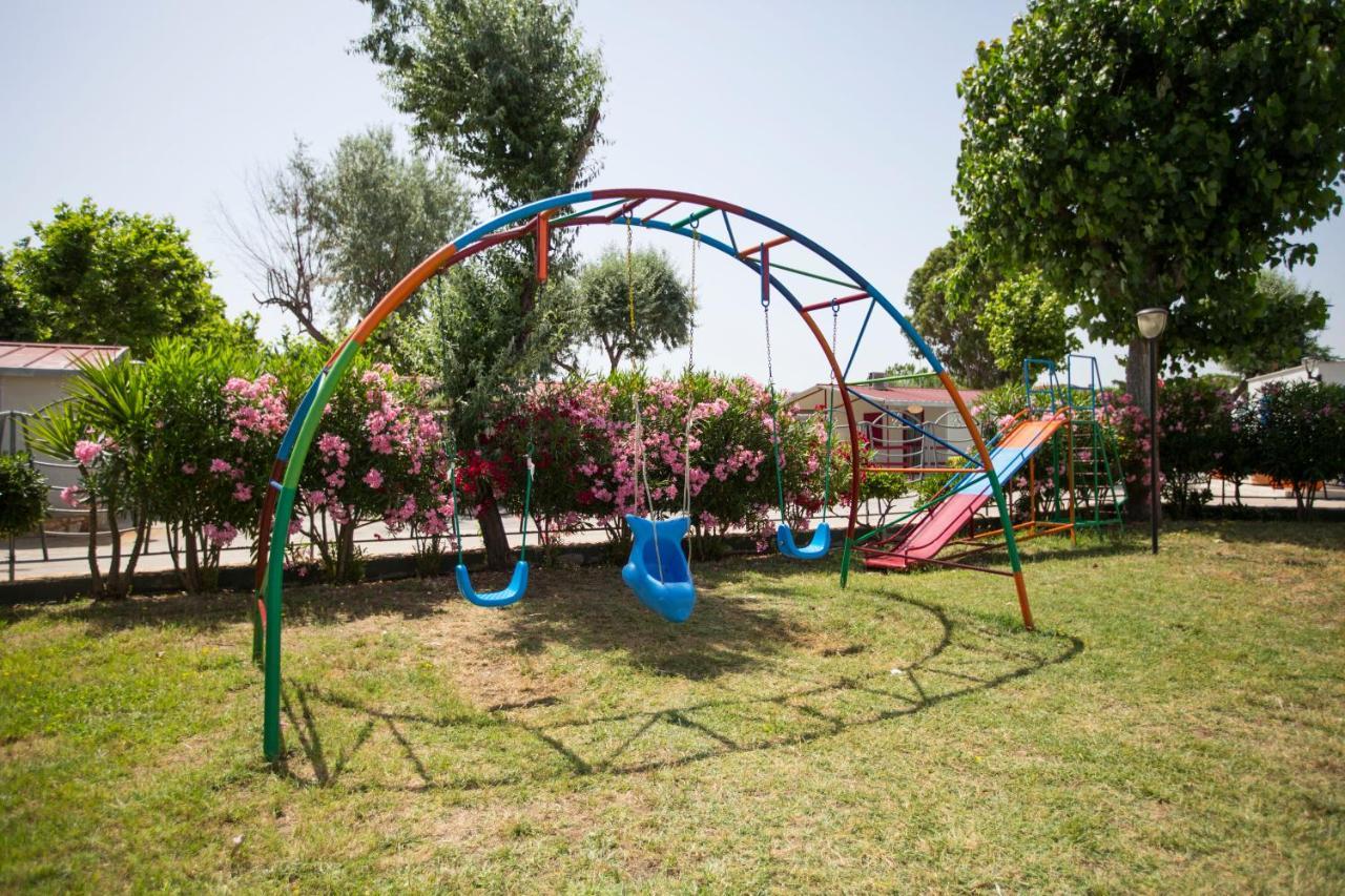 Villaggio Albergo Cervo Zapponeta Bagian luar foto